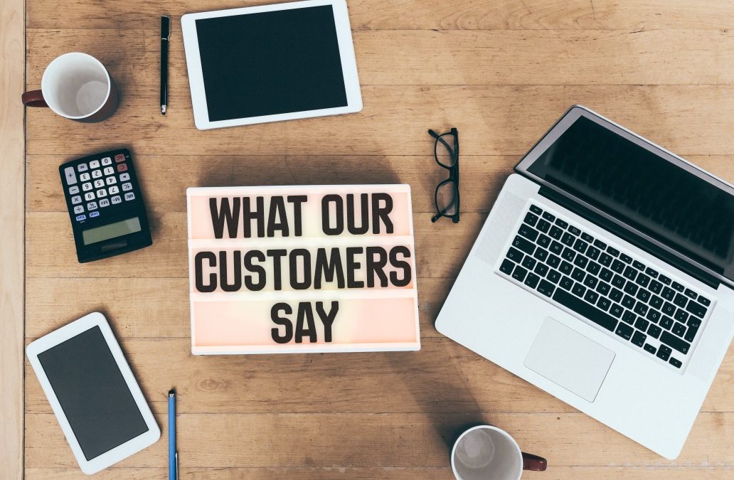 A sign in the middle of a desk that says"What Our Customers Say"